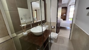 Premier-Studiosuite, 1 Schlafzimmer, zum Garten hin | Badezimmer