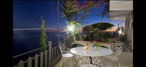 Outdoor dining - Apartment on the Amalfi Coast with sea view - Near Naples (Furore)