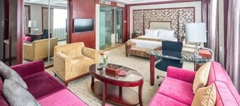 Rezen Sunshine Hotel (Gongren Cultural Palace)