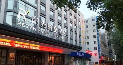 Rezen Sunshine Hotel (Gongren Cultural Palace)