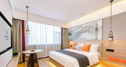 Rezen Sunshine Hotel (Gongren Cultural Palace)