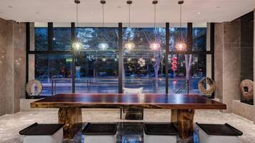 المنشأة من الداخل