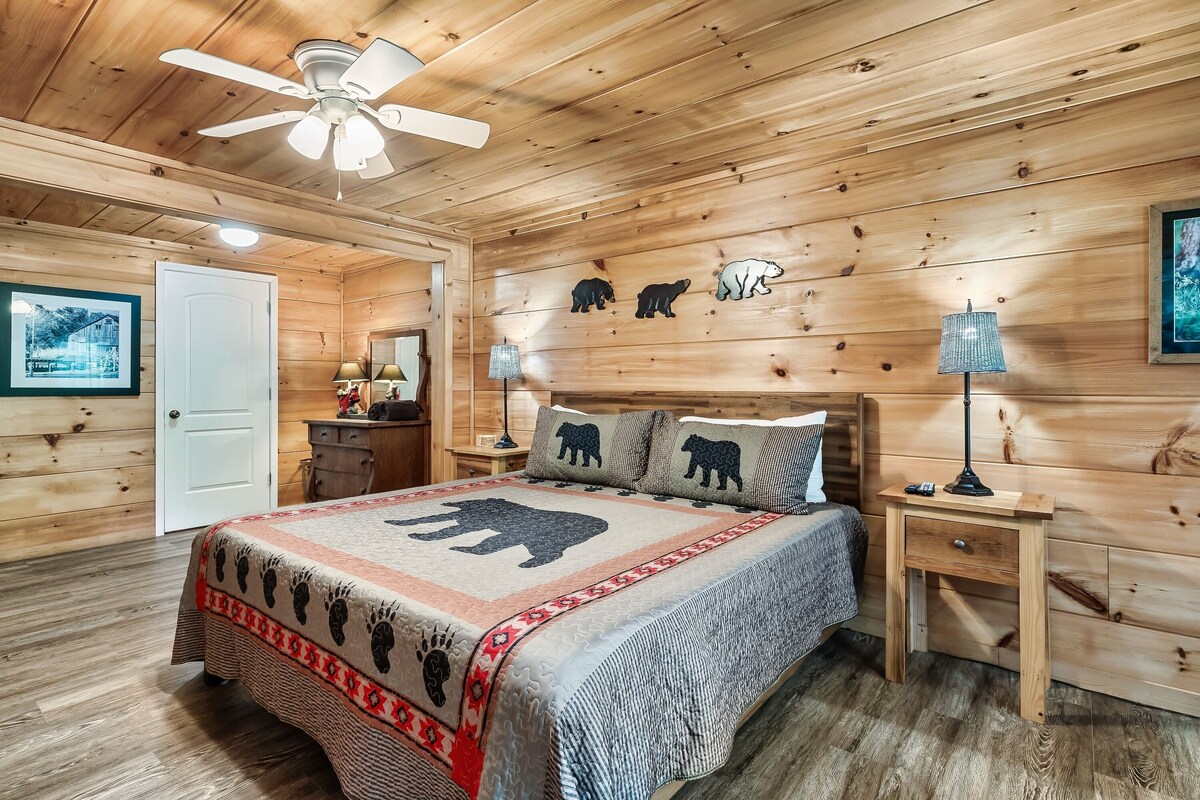 Dog Friendly w/flat lot - Between Gatlinburg and Pigeon Forge!