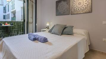 2 bedrooms, iron/ironing board, WiFi