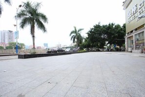 Property grounds - Siji Hotel (Cenxi)