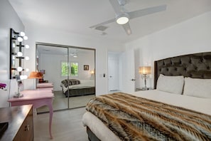 Room - "ChiChi House" | Private & Chic | Modern Retreat (Palm Springs)