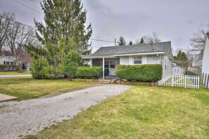 Exterior - Family-Friendly Hideaway Near Presque Isle! (Erie)