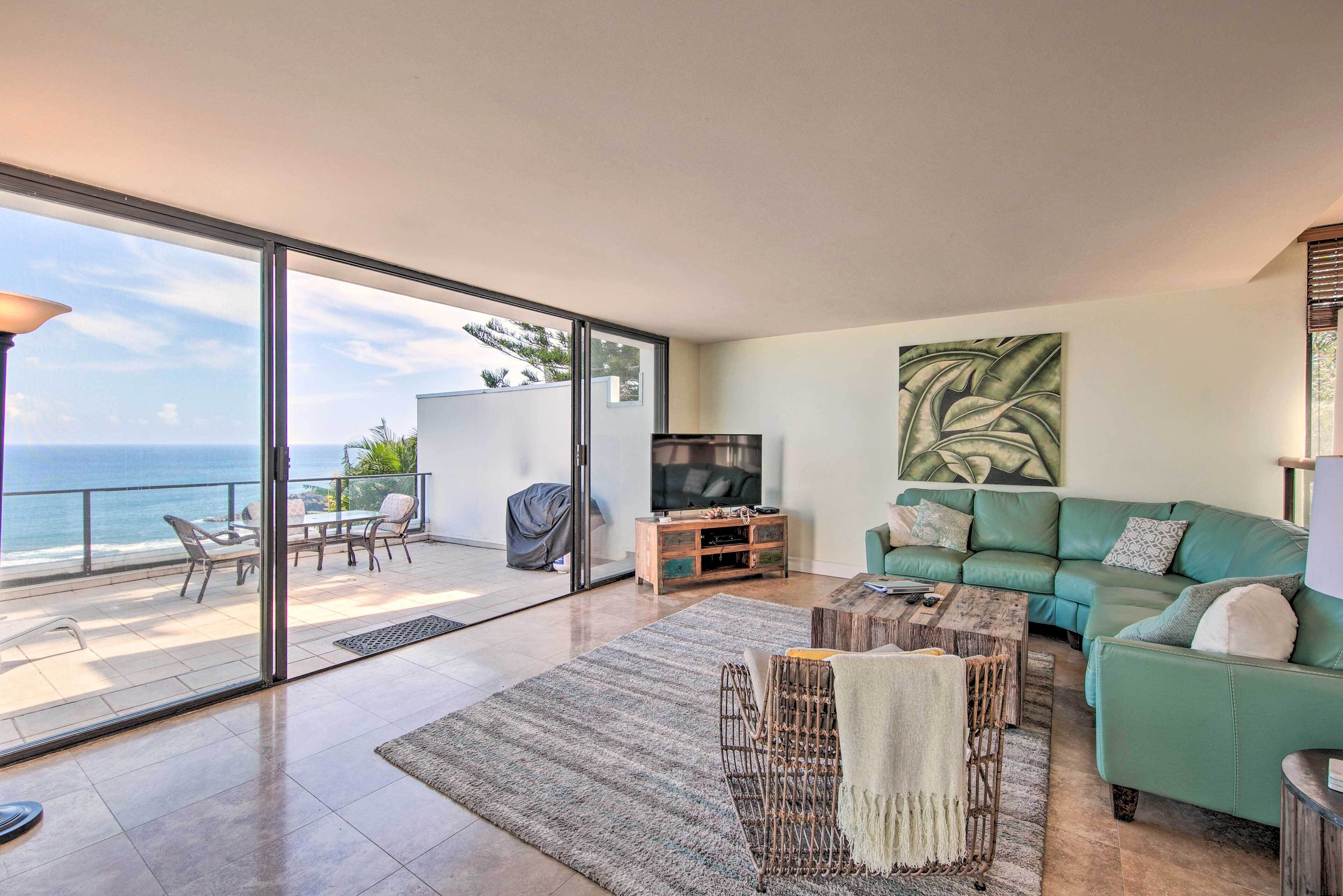 Oceanfront Condo w/ 2 Lanais, Walk to Beach!