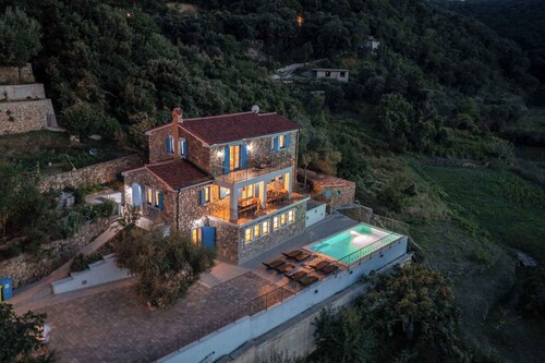 Holiday home with pool and air conditioning