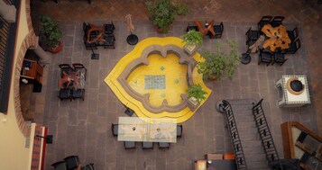 Breakfast and lunch served