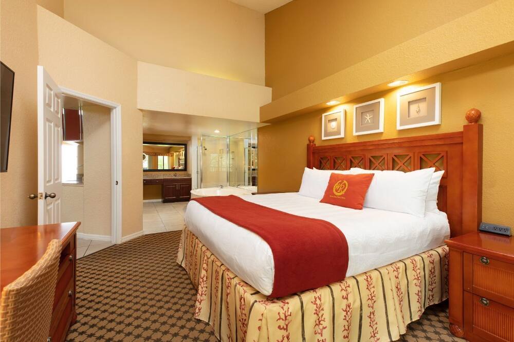 5 minutes to Disney World. Family sized villa with great amenities.