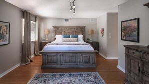 4 slaapkamers, een strijkplank/strijkijzer, gratis wifi, beddengoed