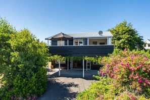 Exterior - Close to the Lake with Wi-Fi (Taupo)