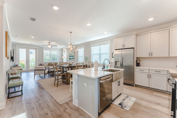 KĂŒhlschrank, Mikrowelle, Ofen, Herdplatte