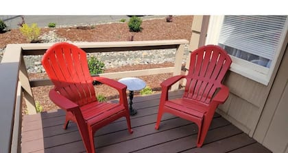 Heavenly Bungalow, immaculately clean, close to downtown!