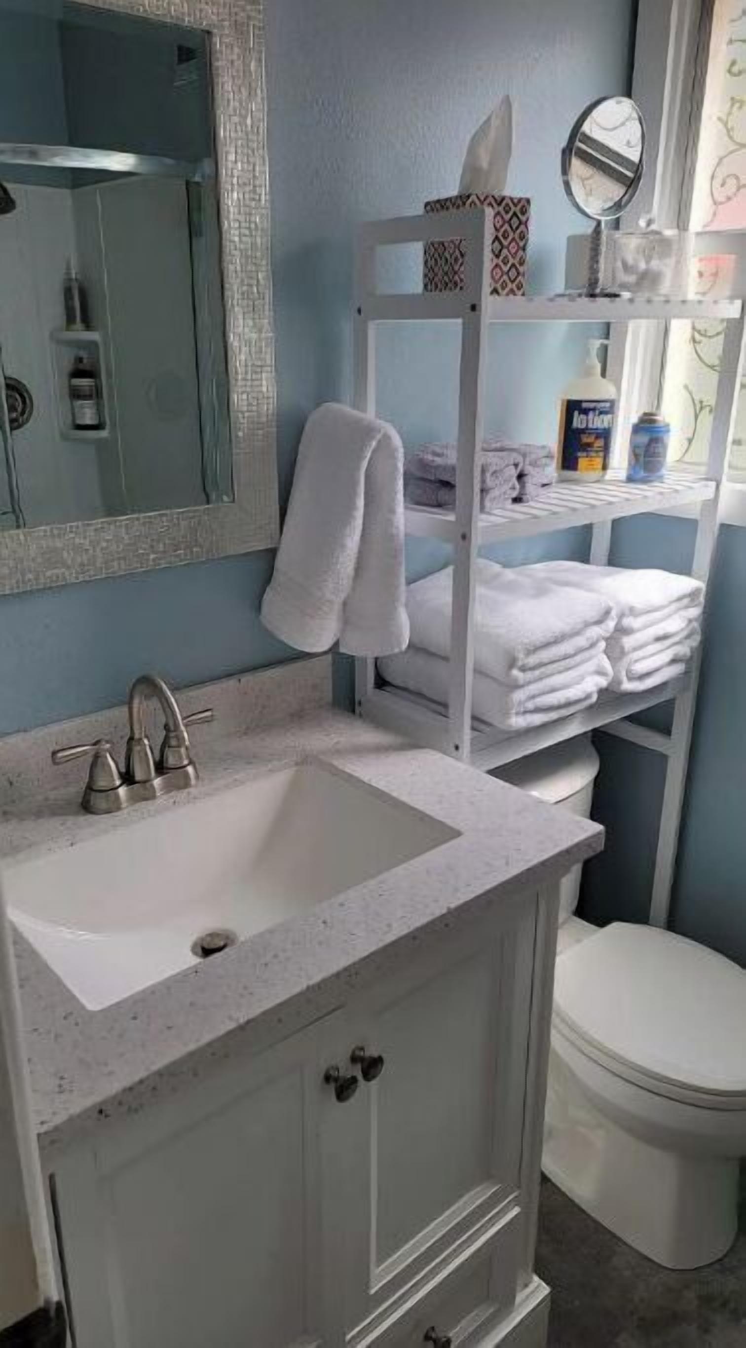 تجهيزات دش، مجففات شعر، مناشف، صابون