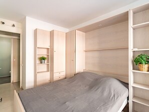 1 bedroom, iron/ironing board, travel cot, WiFi
