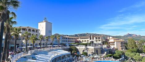 Human Settlement, Recreation, Tourist Attraction, Resort, Leisure, Vacation, Swimming Pool, Resort Town, Hotel