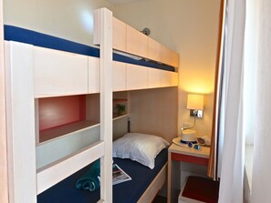 1 bedroom, travel cot, WiFi, bed sheets