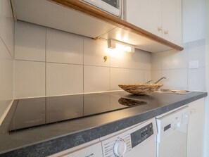 Mikrowelle, Ofen, Geschirrspüler, Toaster
