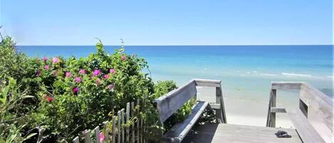Beach nearby, sun-loungers, beach towels