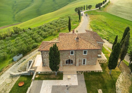 Stunning private villa for 12 guests with WIFI, A/C, private pool, terrace and panoramic view