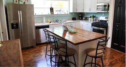 Chasen Summer! 1/2 Mile from Current River!