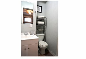 Combined shower/tub, towels, soap, toilet paper