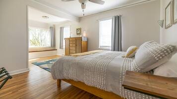 3 chambres, fer et planche à repasser, lit de bébé portatif