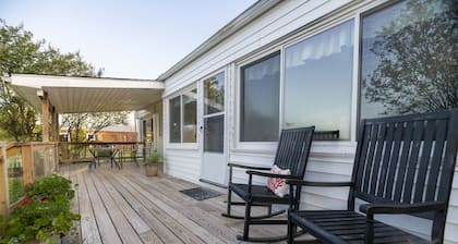 Waterfront Edenton Bay Cottage - Walk to Dtwn