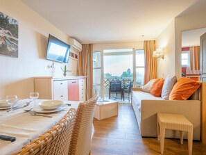 TV - Beautiful apartment for 4 guests with A/C, pool, WIFI, TV and terrace (Saint-raphaël)