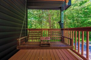 Property grounds - Cozy Cabin, pets welcome (Sevierville)