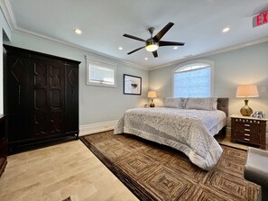 4 camere, una scrivania, ferro/asse da stiro, Wi-Fi gratuito