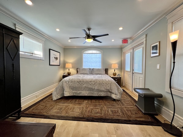 4 bedrooms, desk, iron/ironing board, free WiFi