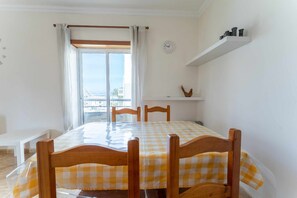 Dining - Apartamento T1 Nazareth (Sítio da Nazaré)