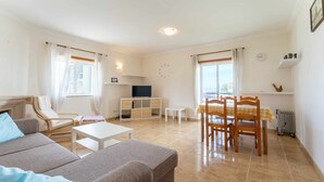 TV - Apartamento T1 Nazareth (Sítio da Nazaré)