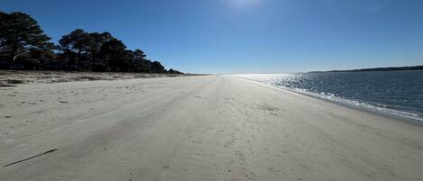 Beach nearby, sun-loungers, beach towels
