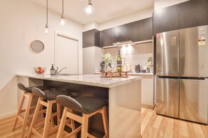 Fridge, microwave, oven, stovetop