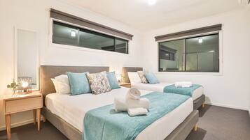 4 camere, una scrivania, ferro/asse da stiro, Wi-Fi gratuito