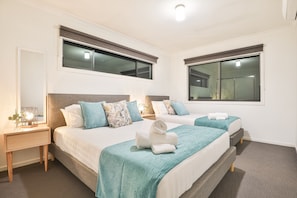 4 bedrooms, desk, iron/ironing board, free WiFi