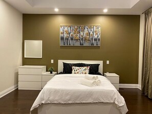 4 bedrooms, desk, iron/ironing board, free WiFi