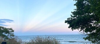 Dazzling Modern Home Next to Beach & Go Station