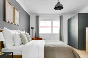 2 chambres, fer et planche à repasser, Wi-Fi, draps fournis