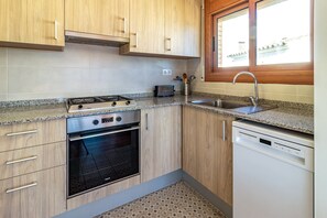 Kühlschrank, Mikrowelle, Ofen, Geschirrspüler