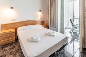 2 habitaciones, tabla de planchar con plancha y ropa de cama 