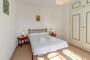 2 Schlafzimmer, Bügeleisen/Bügelbrett, Bettwäsche