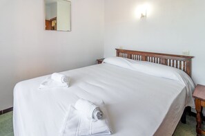 2 chambres, fer et planche à repasser, draps fournis