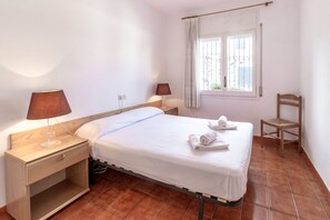 2 slaapkamers, een strijkplank/strijkijzer, beddengoed