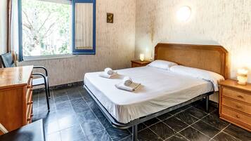 3 slaapkamers, een strijkplank/strijkijzer, beddengoed