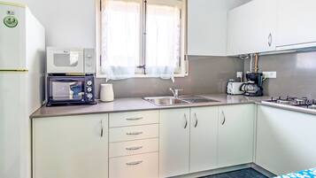 Réfrigérateur, micro-ondes, four, grille-pain